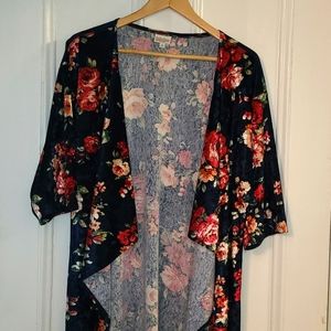 NWOT - LuLaRoe Shirley Kimono - Size Medium